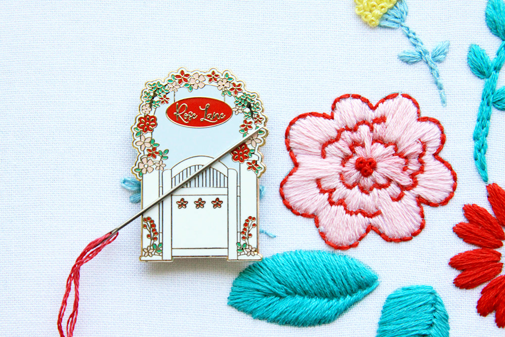 Magnet Needle Minder “Alice” – Owlforest Embroidery