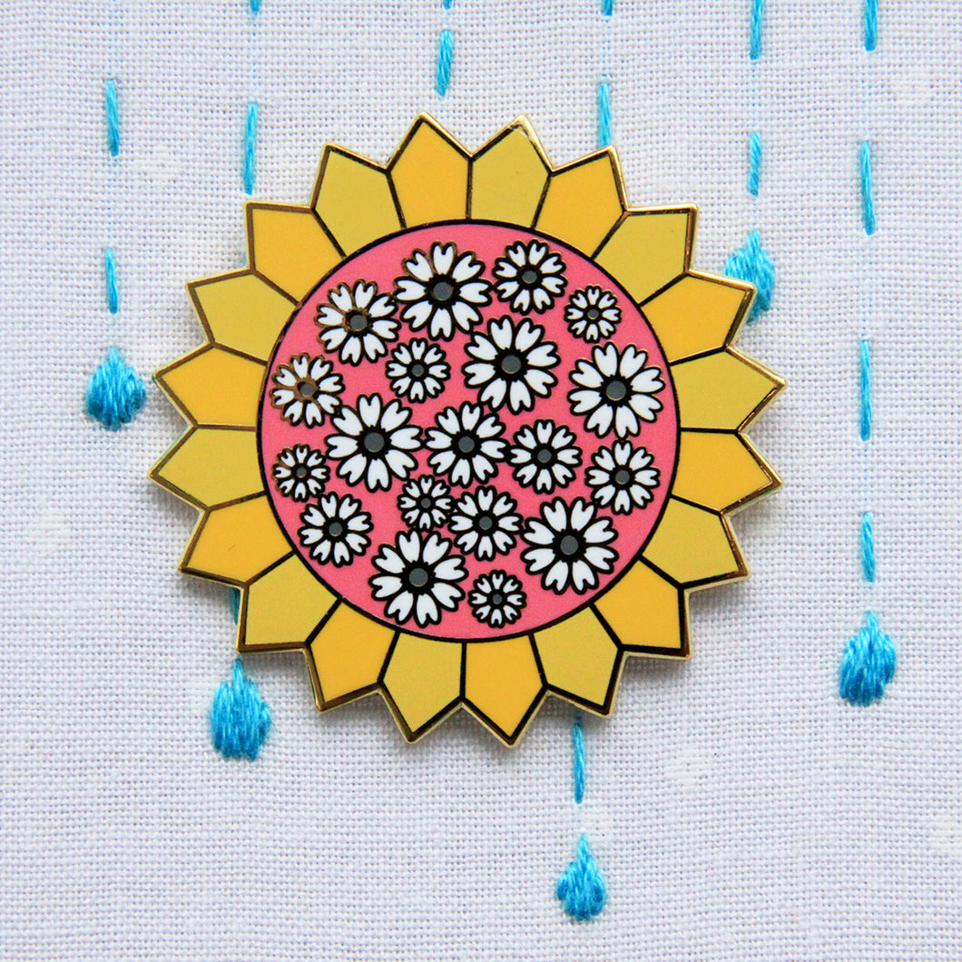 Sunny Daisy Dresden Magnetic Needle Minder