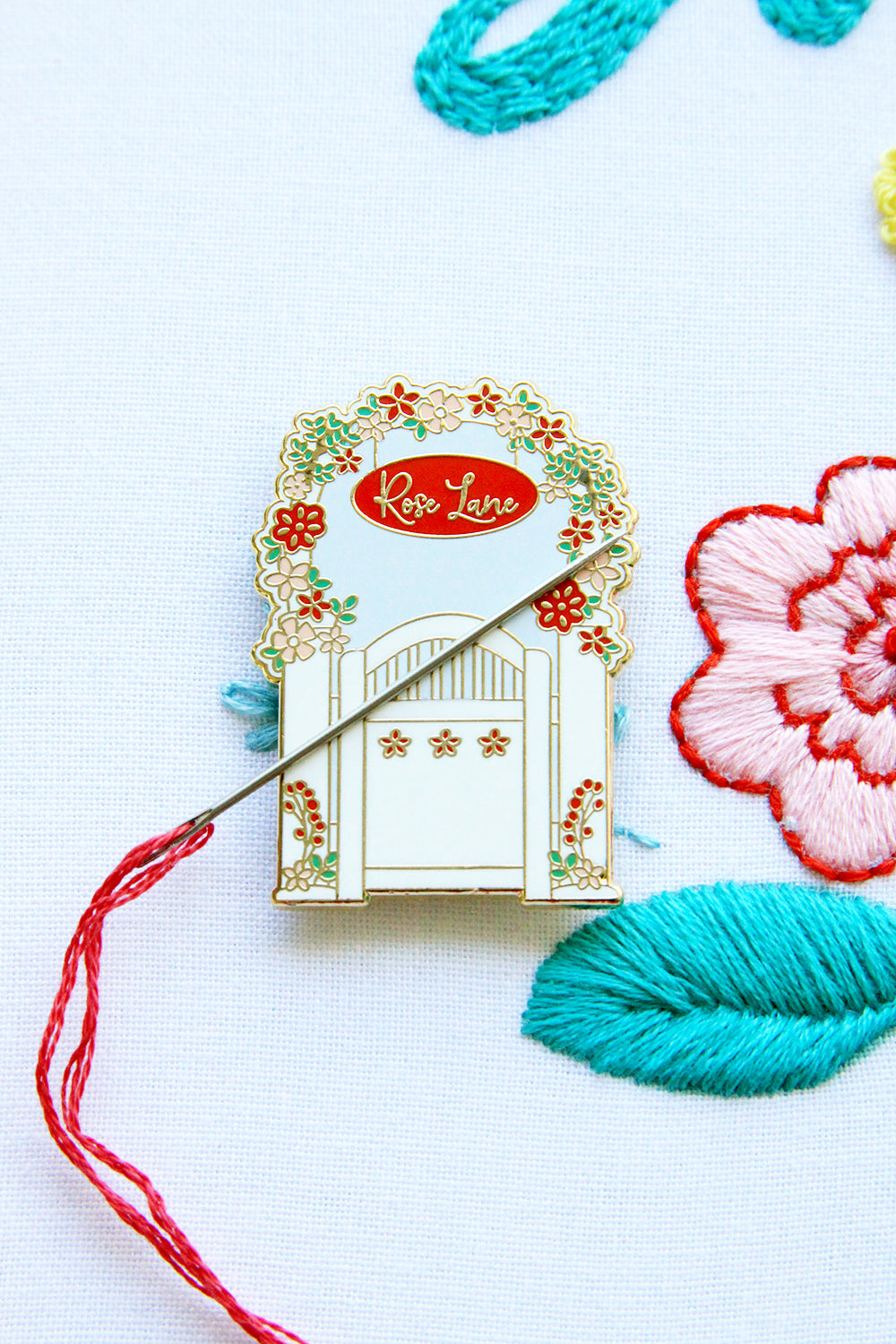 Floral Round Magnetic Needle Minder (1.5”) – Knot and Thread Design