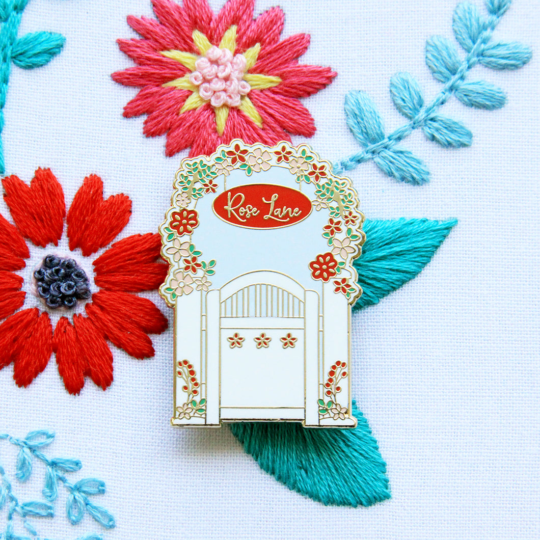 Rose Lane Garden Gate Magnetic Needle Minder